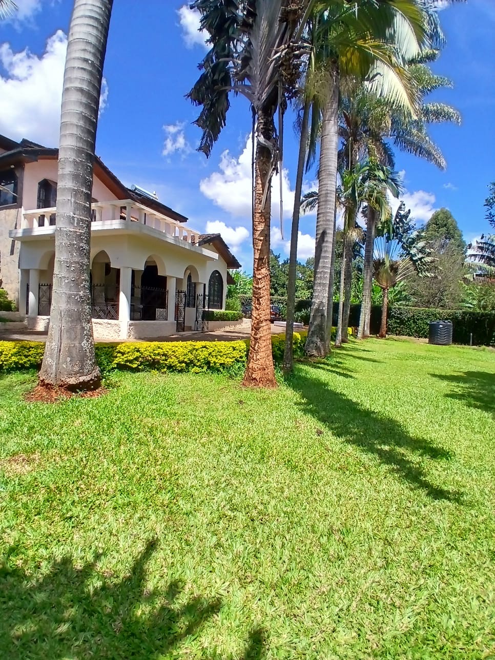 🏡 Property for Sale – Off Kiambu Road Spacious 4-bedroom all-ensuite home with a 2-bedroom guest wing on ½ acre. Features a study, family room, dining area, lockable garage, ample parking, mature trees, and a serene private setting. Price: KSh 70M.