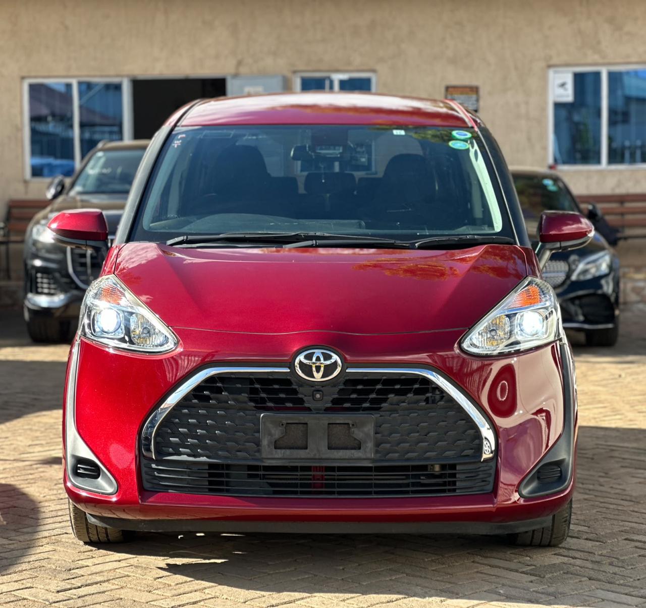 Toyota Sienta G Non-Hybrid with low millage